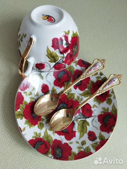 Две чайные пары с ложечками