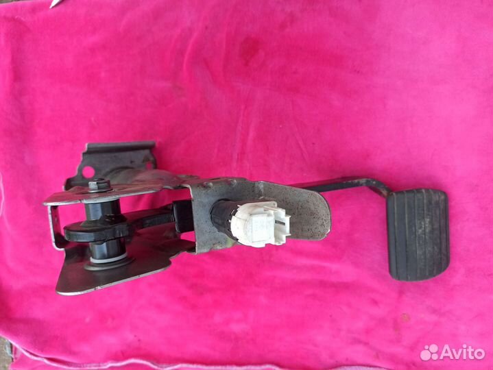 Педаль тормоза Ниссан terrano d10