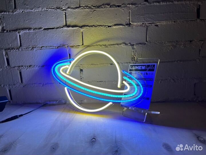 Неоновая вывеска в наличии
