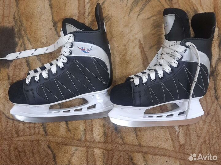 Коньки хоккейные 40 размер