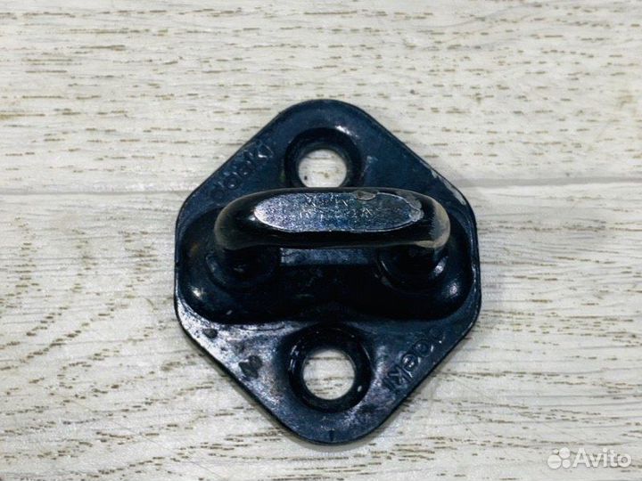 Ответная часть замка багажника Kia Spectra седан