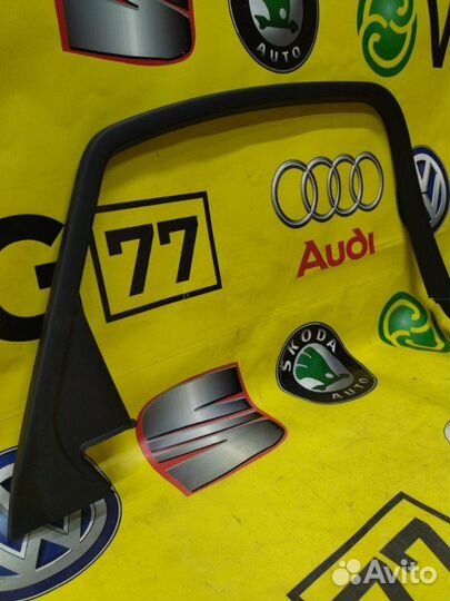 Облицовка рамки двери задняя левая Audi A4 седан