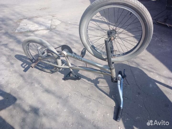 Трюковой велосипед BMX