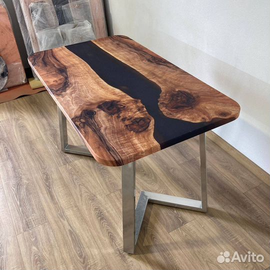 Кухонный стол 'Central Channel'