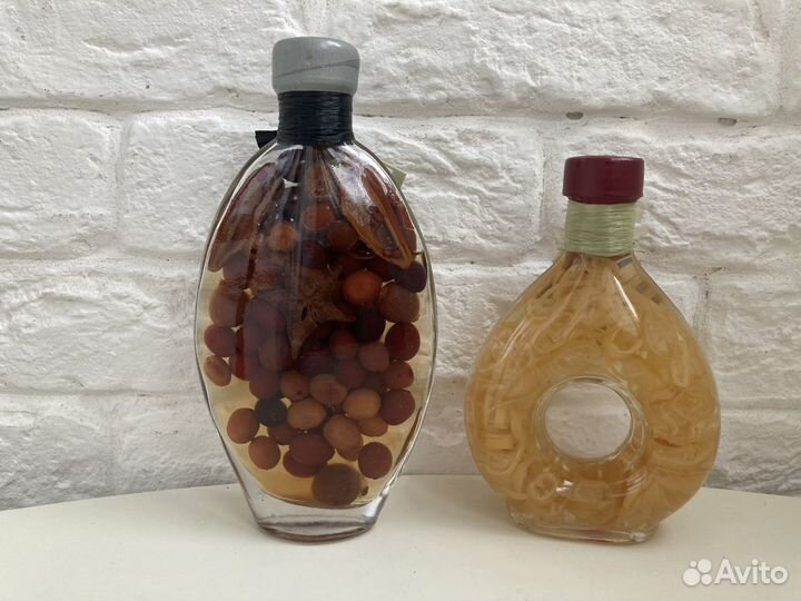 2 декоративные бутылки с ягодами овощами