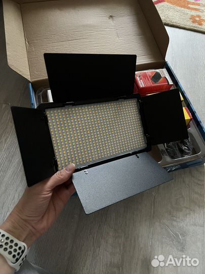 Видеосвет pro led 600 + 2 батареи и зарядка