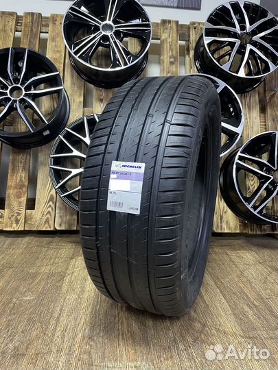 Michelin Pilot Sport 4 225/45 R19 96W