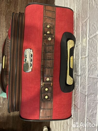 Чемодан размер М