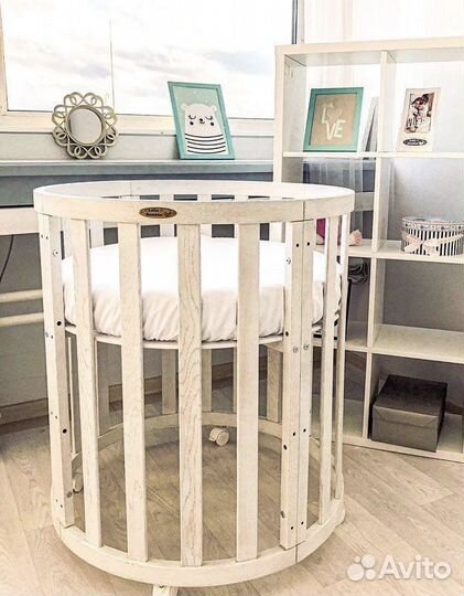 Детская кроватка с универсальным маятником