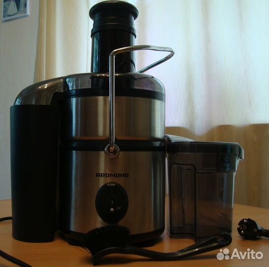 Соковыжималка Redmond RJ-M901