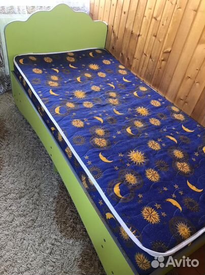Кровать с матрасом
