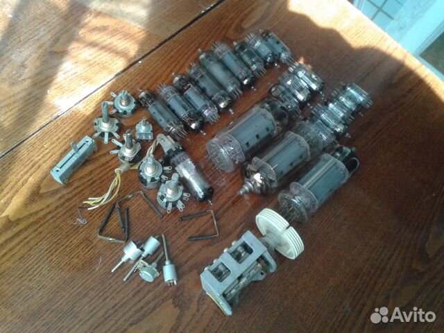 Радиолампы, конденсатор переменной емкости