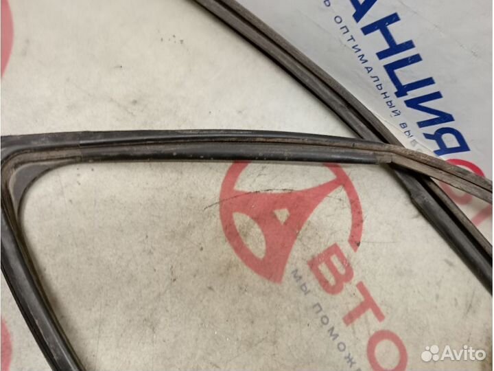 Уплотнитель стекла renault sandero 2