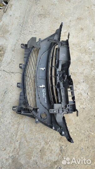 Решетка бамперная передняя Mazda Mazda5 CW