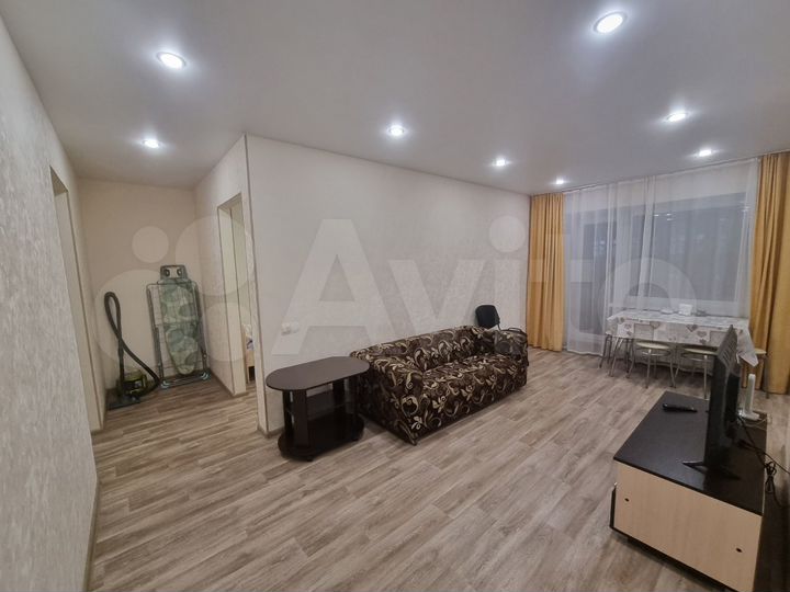 3-к. квартира, 56 м², 2/4 эт.