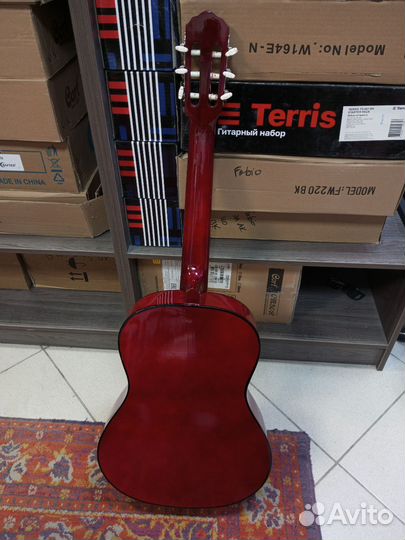 Классическая гитара 4/4 внешний дефект