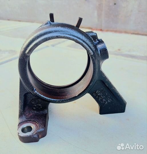 Кронштейн подшипника правого привода камри 50/55