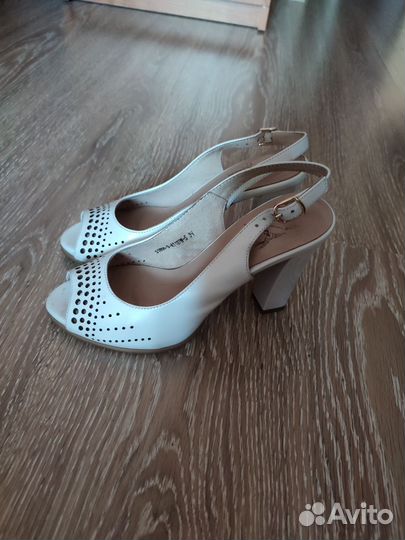 Босоножки, туфли