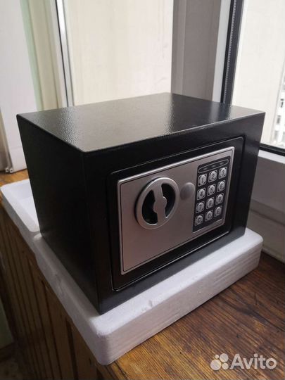 Сейф с кодовым замком