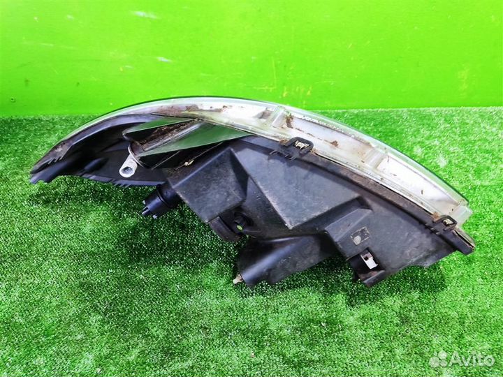 Фара правая Renault Sandero 1 (BS11) 2011