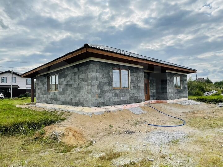 Коттедж 186 м² на участке 9,4 сот.