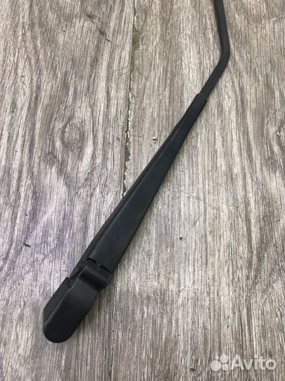 Поводок дворника задний Opel Insignia хетчбэк 5-ти