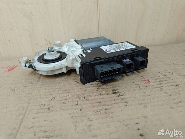 Моторчик передний правый Citroen C5 рест. 2005