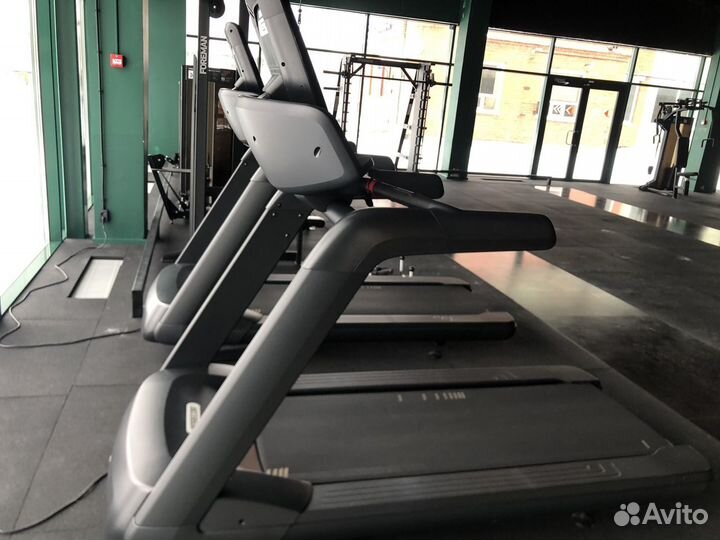 Беговая дорожка Precor TRM781 с консолью P82