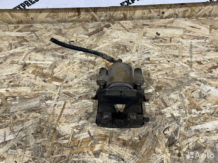 Суппорт тормозной передний левый Skoda Octavia A5