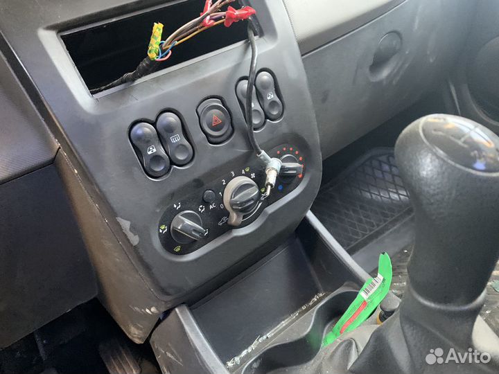 Центральная консоль Renault Logan рестайл, sandero