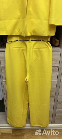 Брючный костюм женский новый желтый
