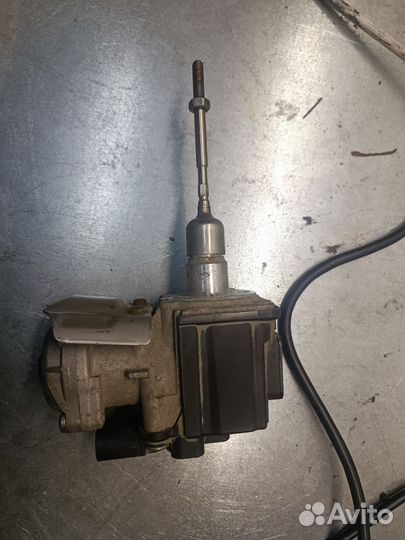 Актуатор турбокомпрессора 06K145725T