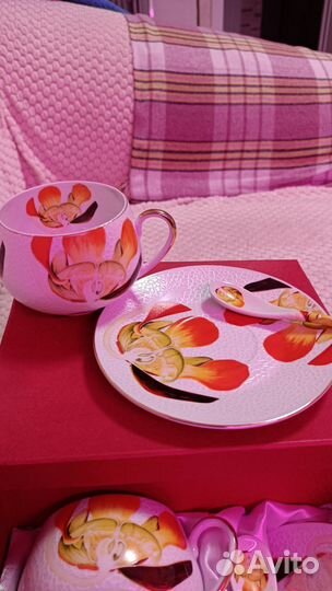 Ваза-ладья,чайная пара, тарелки,фруктовница