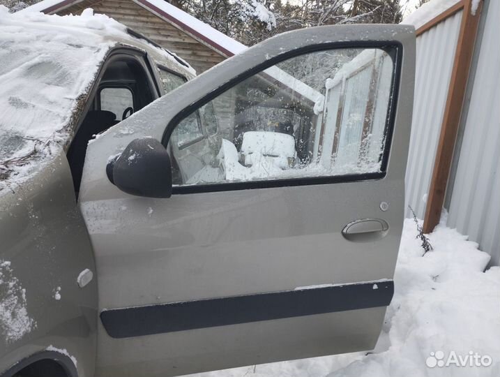 Дверь передняя левая на LADA largus