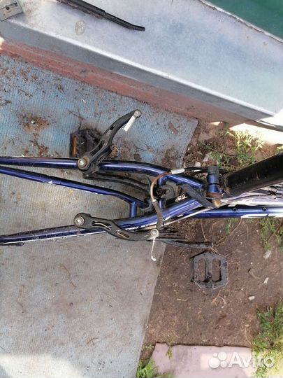 Рама велосипеда цельная с педалями с вилкой