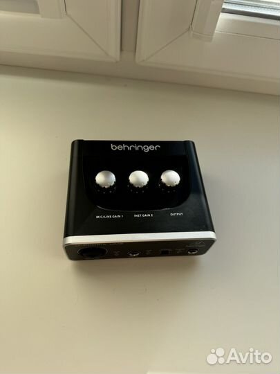 Звуковая карта behringer um2