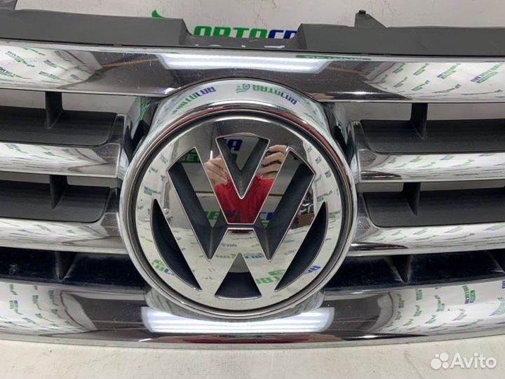 Решетка радиатора передняя Volkswagen Touareg