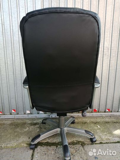 Кресло руководителя черное