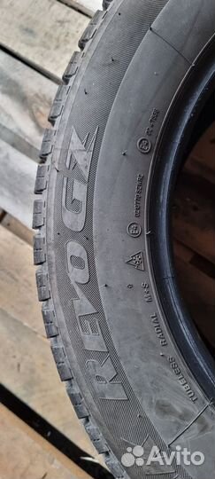 Bridgestone Blizzak Revo GZ 225/60 R17