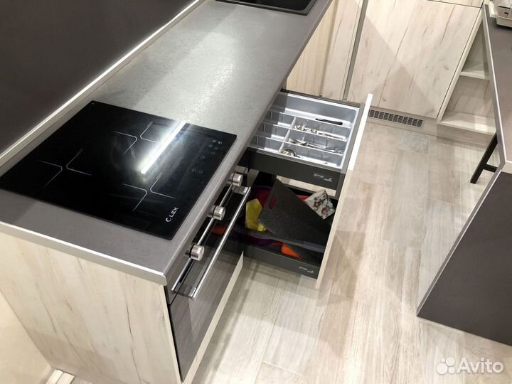 Кухонный гарнитур в стиле модерн