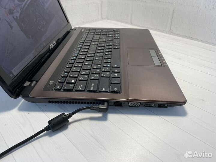 Игровой ноутбук Asus i5/4gb/2видеокарты/SSD