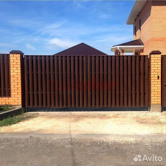 Забор из штакетника с кирп столбами в Кимовске