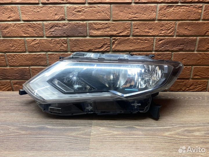Фара левая Nissan X-Trail T32 Рест 2017+ Галоген