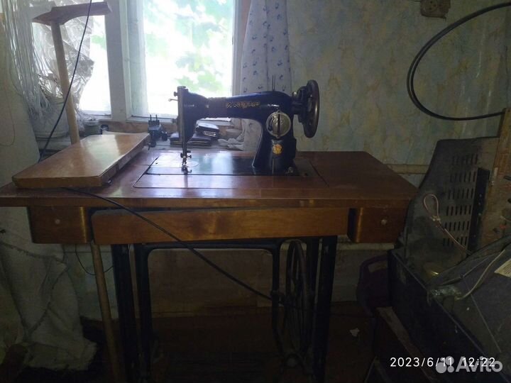 Швейная машинка зингер ножная