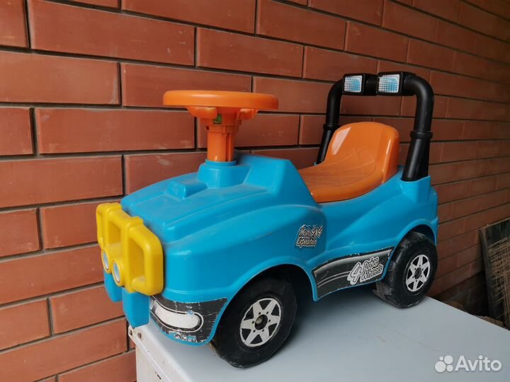 Детская машинка каталка с ручкой
