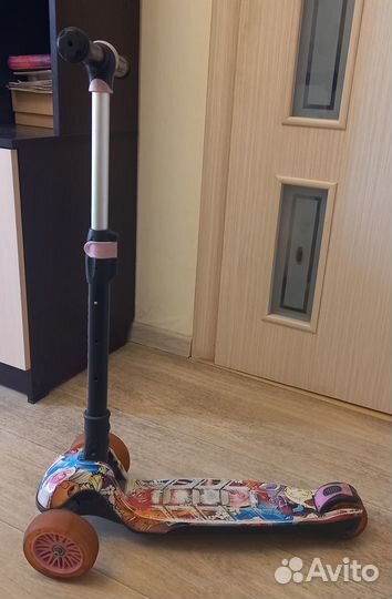 Самокат трехколесный