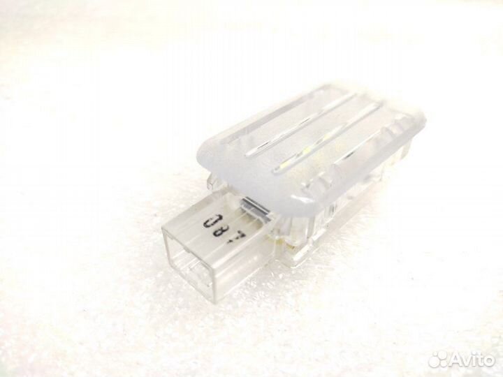 Плафон подсветки салона Land Rover Discovery 5