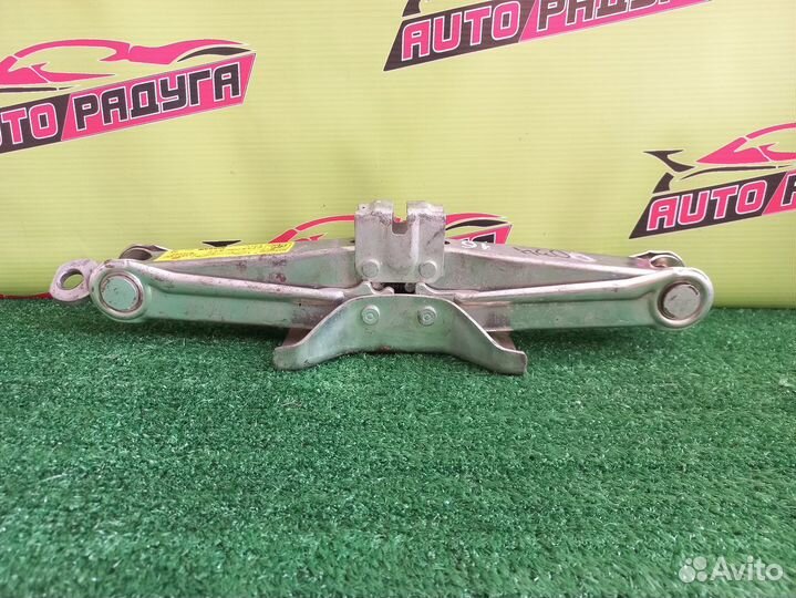 Домкрат nissan 650KG