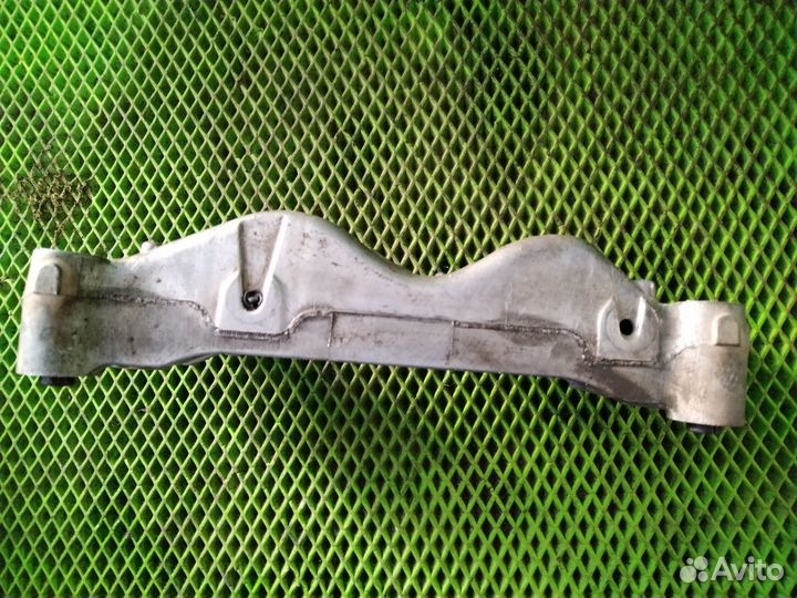 Кронштейн опоры двигателя Peugeot 308