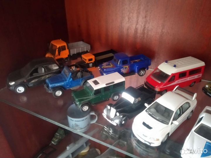 Модель автомобиля 1:43